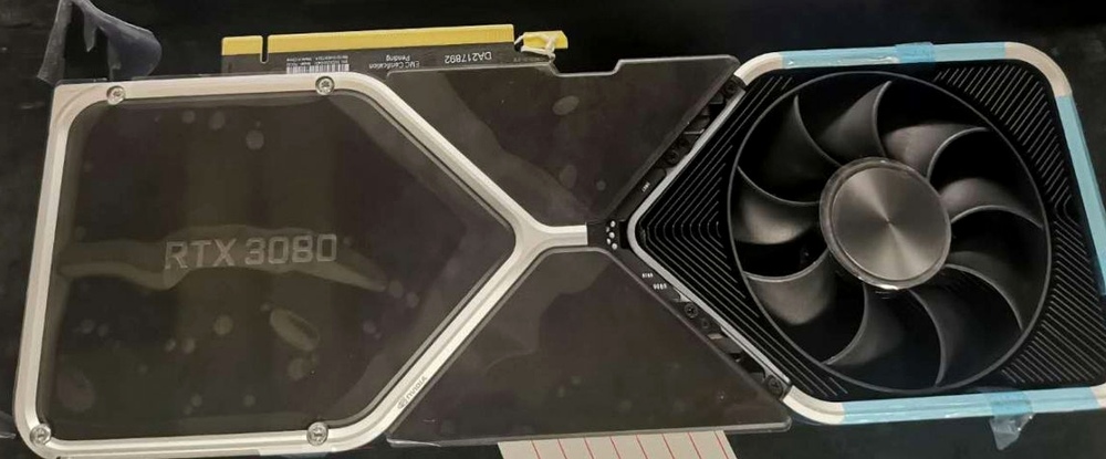 Слух: первые фотографии GeForce RTX 3080 с необычным охлаждением