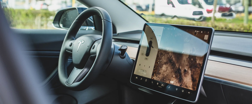 Tesla набирает команду разработчиков игр