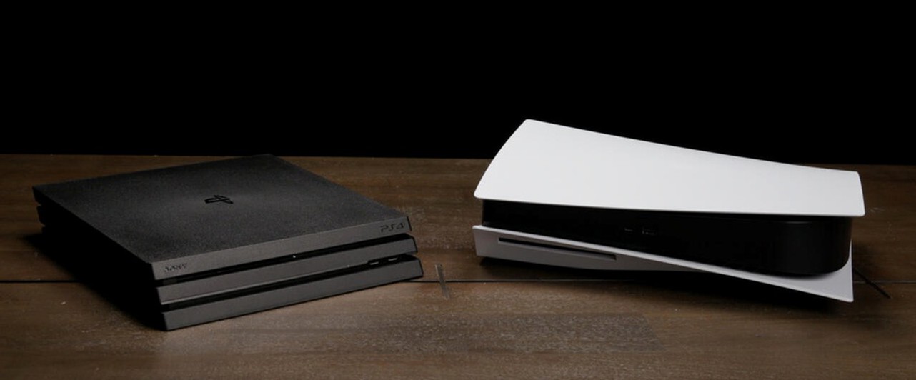 Фото: PlayStation 5 вместе со старыми консолями и Xbox Series X