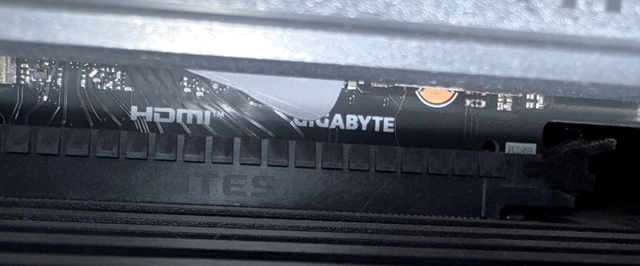 Владельцы GeForce RTX 50 от Gigabyte продолжают жаловаться на текущую термопасту