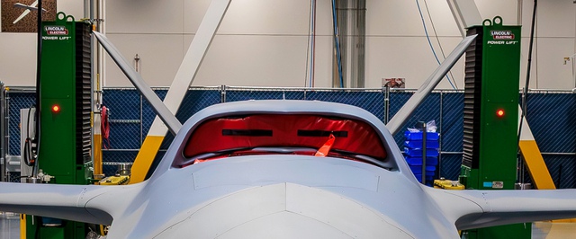 Прототип истребителя-беспилотника YFQ-42A — первый взгляд