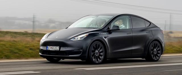 Tesla впервые полностью самостоятельно доехала до покупателя