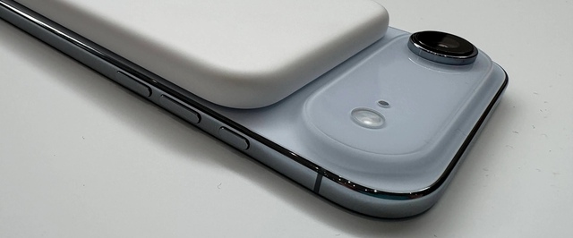 Фото: iPhone Air с внешним аккумулятором