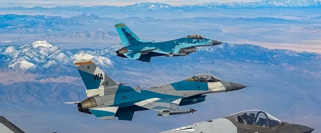 Фото: «агрессор» F-16 имитирует российский Су-57