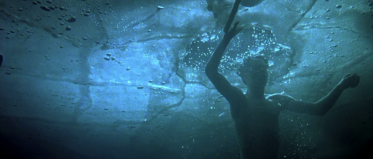 Великий утонуть. Академия смерти 2004. Подо льдом. Девушка тонет в воде.