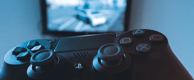 За год в России могут продать 629 тысяч консолей, самые популярные игры — FIFA 18 и God of War