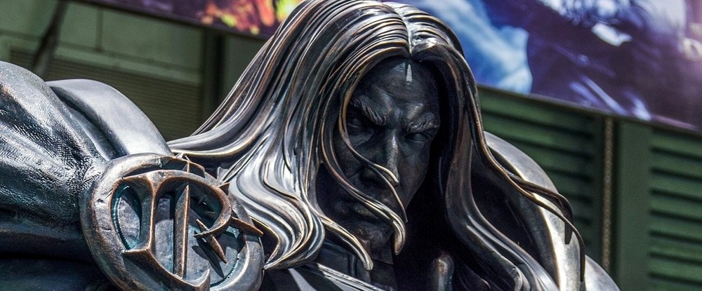 Фото: статуя Артаса из WarCraft 3 на фестивале ChinaJoy