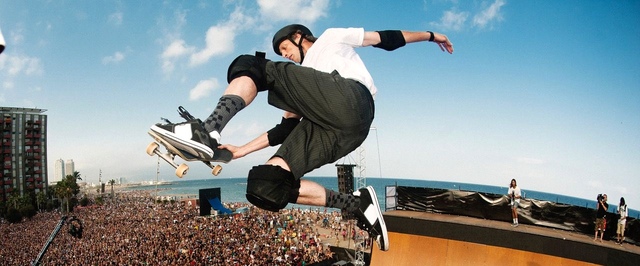 Скейтбордист Тони Хоук сыграл в симулятор скейтбордиста, управляя самим собой