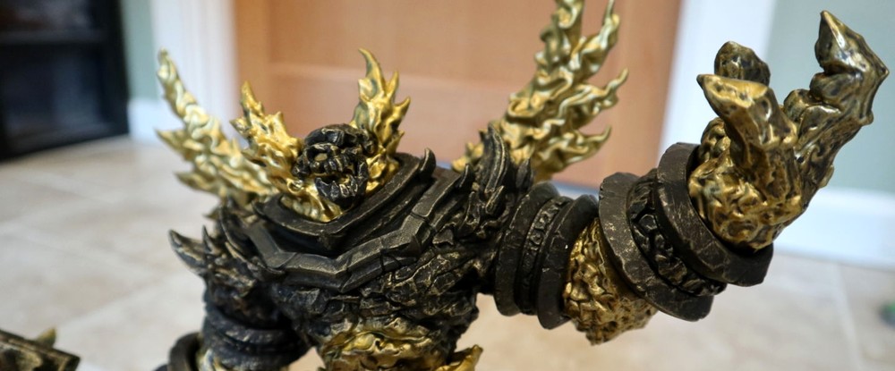Фото: статуэтка Рагнароса из юбилейной коллекционки World of Warcraft