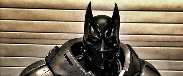 Косплеер создал броню Бэтмена из Batman Arkham Origins. На работу ушло 2 года