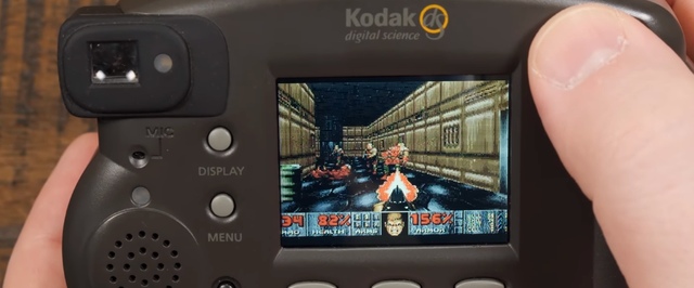 Doom запустили на цифровой камере из 1998 года, превратив ее в мини-консоль