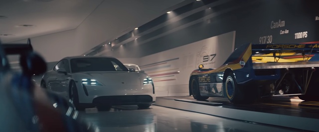 В рекламе Porsche для «Супербоула» устраивают гонку ретро-автомобилей в духе «Форсажа»