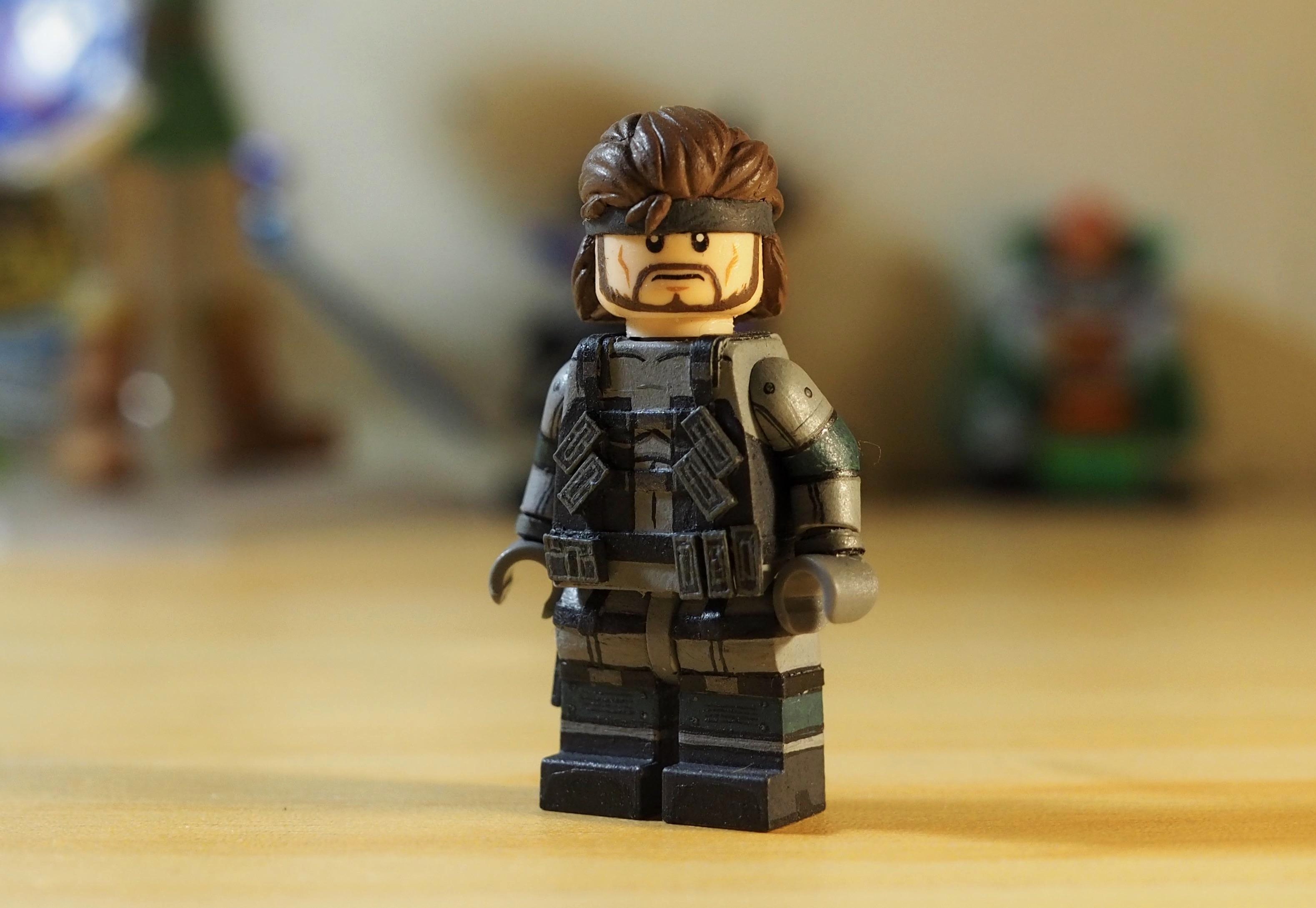 К примеру, LEGO-версия Солид Снейка. 