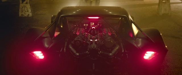 В деталях бэтмобиля из нового фильма можно увидеть символ Бэтмена. Оказывается, так и задумано