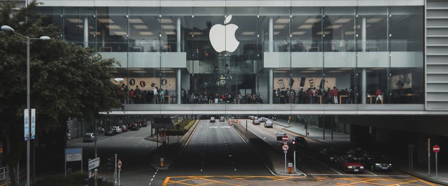 Apple подорожала вдвое за 5 месяцев — это первая компания, стоящая $2 триллиона