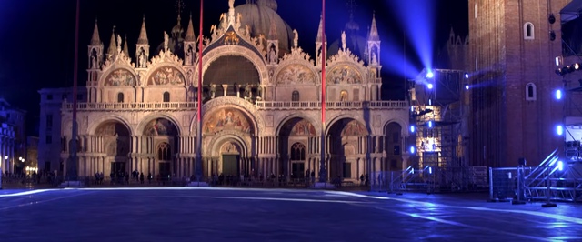 В честь запуска PlayStation 5 в Венеции устроили световое шоу