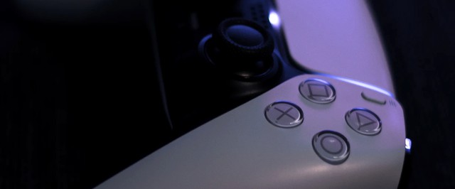 У геймпада DualSense может быстро выходить из строя адаптивный курок