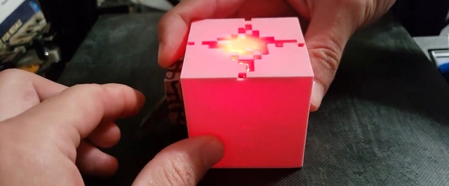 Фанат Minecraft сделал реальные редстоуны — с факелами и переключателями
