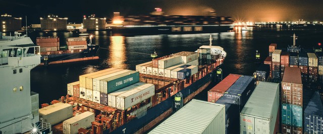 Кто-то успел сделать бесплатный «симулятор» плавания контейнеровоза по Суэцкому каналу