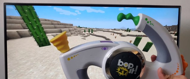 В Minecraft сыграли с помощью Bop It