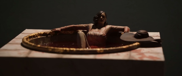 Посмотрите, как делали статуэтку леди Димитреску, принимающей кровавую ванну