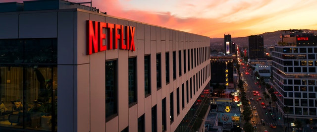 Netflix уволил организатора забастовки против трансфобного шоу