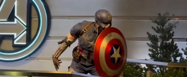 В Диснейленде появился зомби Капитан Америка