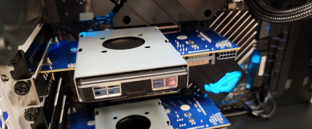 Intel показала систему из двух SSD, выдающую 28 ГБ/сек на чтение