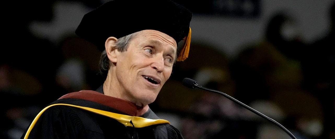 Willem Dafoe has become a kind of scientist: photo