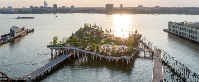 Футуристический парк над водой в Нью-Йорке: фото