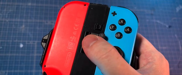 Инженер адаптировал Joy-Con под управление одной рукой