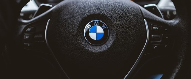 Автомобили BMW научатся запускать казуальные игры
