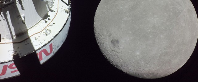 Обратная сторона Луны: фото в цвете