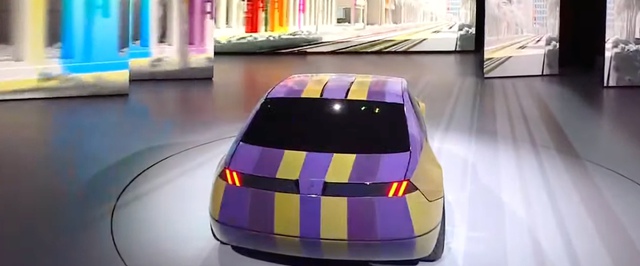 BMW и Арнольд Шварценеггер показали концепт-кар, меняющий цвета и узоры
