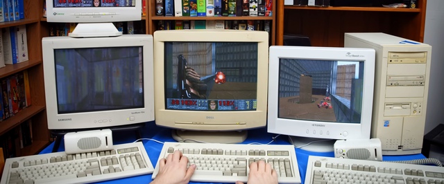 В Doom сыграли на многомониторной системе — для этого понадобилось 4 PC