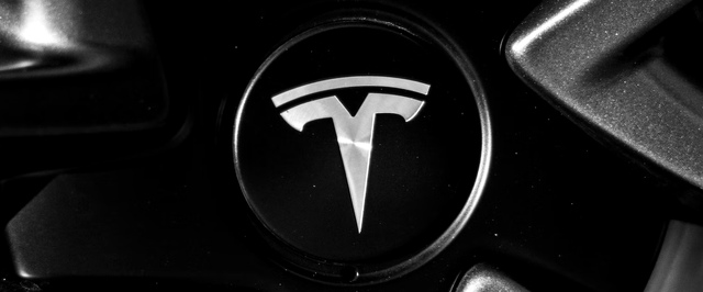Tesla обновит ПО больше 360 тысяч машин из-за проблемного автопилота