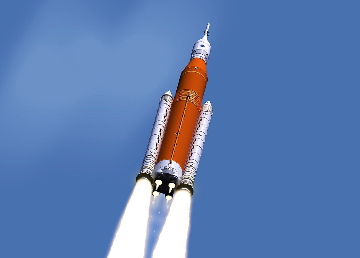 NASA showed almost completed lunar rocket