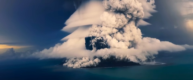 Подводное извержение вулкана помешало работе спутниковой связи