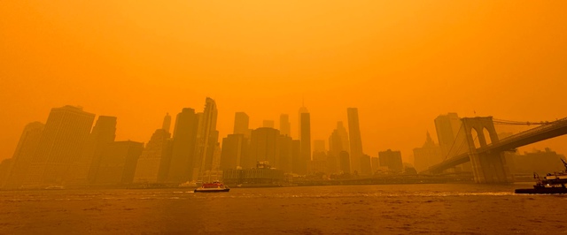 Оранжевое небо и реклама Diablo: фото Нью-Йорка, затянутого дымом