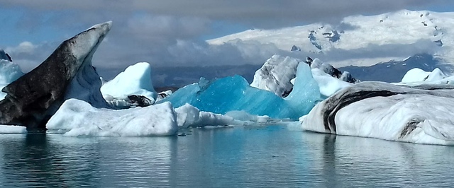 Ледяной водоворот в Охотском море: фото