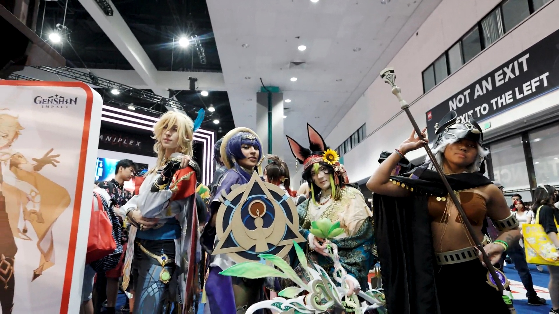 Десятки косплееров Genshin Impact на Anime Expo вот как это было