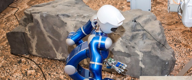 С МКС попробовали управлять роботом на Земле: фото