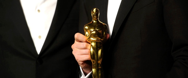 Гвинет Пэлтроу показала свой «Оскар»: он подпирает дверь