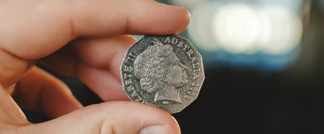 Исследование: подброшенная монета падает не совсем случайной стороной