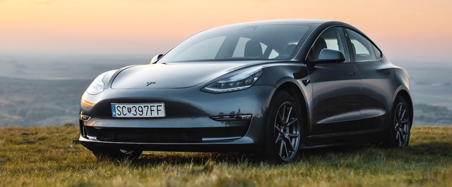 Tesla начала тесты автопилота на базе ИИ