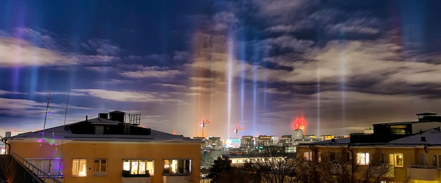 Разноцветные световые столбы над Стокгольмом: фото