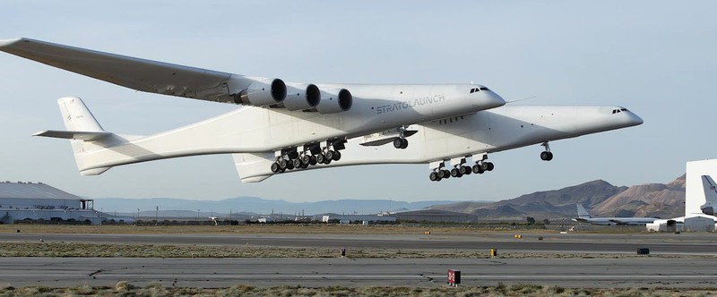 Гиперзвуковой самолет Stratolaunch впервые запустил двигатель во время полета