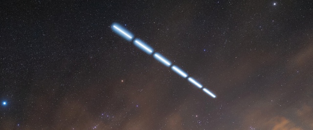 Фото: ракета рисует пунктир в небе
