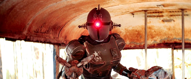 В сериале Fallout задействовали косплеера — его костюм лежит в песке