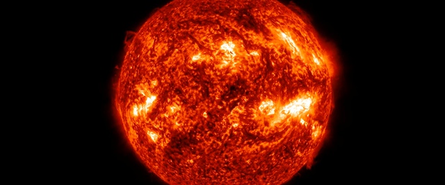 На Солнце заметили четыре вспышки сразу — скоро их энергия может добраться до Земли
